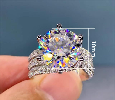 Appealing Luxury Halo Cubic Zirconia Ring