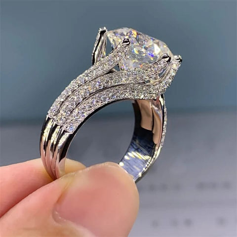 Appealing Luxury Halo Cubic Zirconia Ring