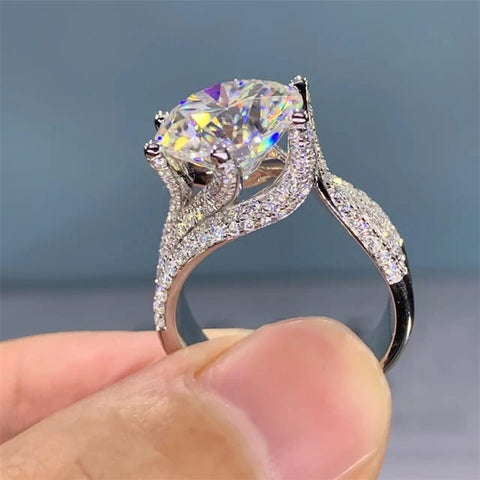 Appealing Luxury Halo Cubic Zirconia Ring