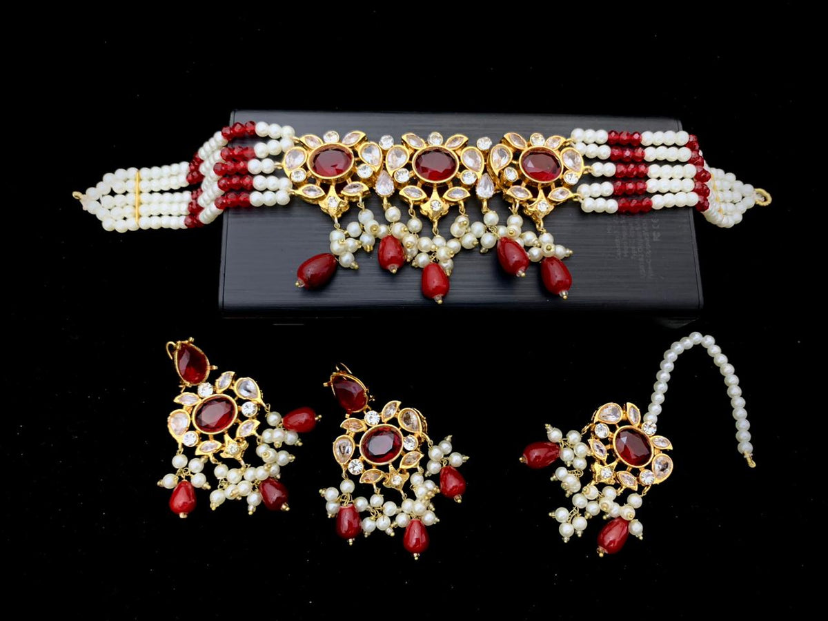 Noor Enchanted Choker Set.