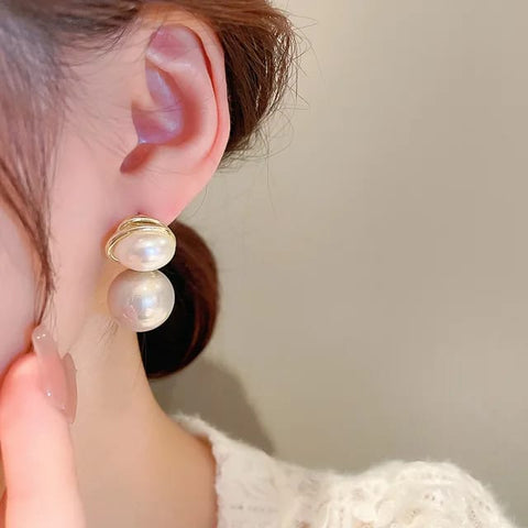 Eliptical Pearl Studs Earrings